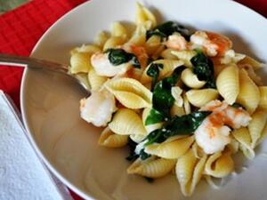 سلطة الباستا والسبانخ  سلطة الباستا والسبانخ