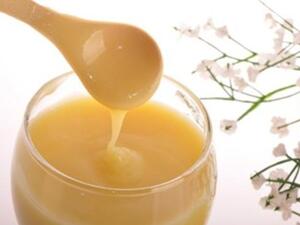 العسل الملكي أو رويال جيلي  العسل الملكي أو رويال جيلي