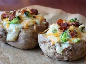 بطاطا محشوة بالخضار بطاطا محشوة بالخضار