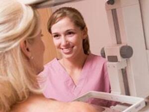 صورة تعبيرية للفحص المبكر لسرطان الثدي 