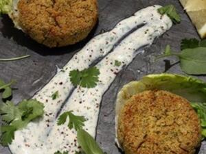 اقراص الفلافل المحضرة في الفرن اقراص الفلافل المحضرة في الفرن