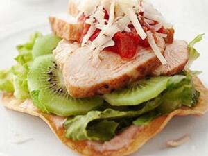 رقائق التورتيلا والدجاج والكيوي رقائق التورتيلا والدجاج والكيوي