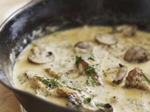 صلصة الكريمة والفطر  صلصة الكريمة والفطر