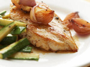 الدجاج المقلي مع الكوسا والبصل الدجاج المقلي مع الكوسا والبصل