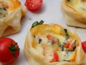 أكواب البيتزا السهلة أكواب البيتزا السهلة