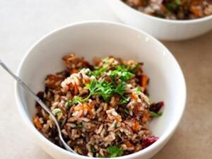 الارز بالتوت الاحمر والمكسرات الارز بالتوت الاحمر والمكسرات