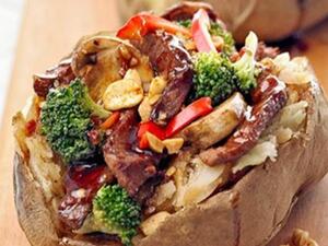 طبق البطاطا المحشوة طبق البطاطا المحشوة