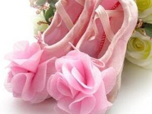 صورة تعبيرية لحذاء طفلة