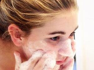 معاملة البشرة بلطف