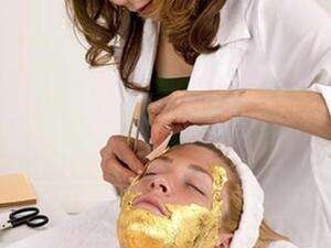 قناع الذهب لا يجدد البشرة كما يدعون إنما المنتجات المستخدمة معه.