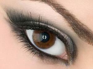 ماكياج العيون الصغيرة
