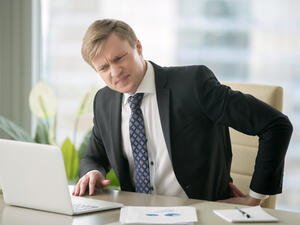 من أسباب البواسير عند الرجال الجلوس لفترات طويلة جداً
 من أسباب البواسير عند الرجال الجلوس لفترات طويلة جداً