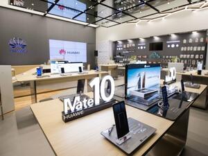 Huawei has opened its first Middle East store at the Dubai Mall. Woot!