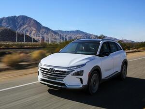 يأتي أحدث طراز في مجموعة المركبات البيئية من هيونداي، عاملاً بنظام خلايا الوقود الثوري ومزوداً بنظم ذكية متقدمة لمساعدة السائق. 