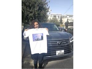 فازت الكساندرا، المعجبة بشدّة بفرقة "باك ستريت بويز" بالتذكرتين من خلال مشاركتها في مسابقة أطلقتها مود إف إم.