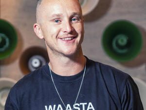 Billboard Top 100 artist Shaun Warner has teamed up with US producers Zeskullz, Dual Personality and fellow UAE artist Tara Rautenbach for his new single ‘No Hard Feelings.’