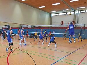 يدير موظفو مجموعة الإمارات حوالي 40 نادياً رياضياً ونادياً للهواة
