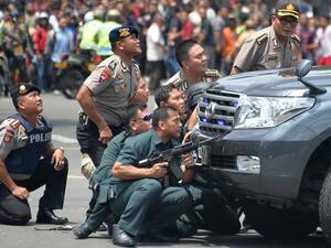 Indonesia forces respond to a Daesh-related attack on the capital Jakarta in 2015. (AFP/File) Indonesia forces respond to a Daesh-related attack on the capital Jakarta in 2015. (AFP/File)