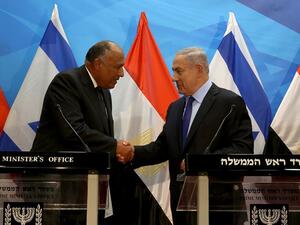 Israeli PM Binyamin Netanyahu meets Egyptian foreign minister Sameh Shoukry (AFP/Gali Tibbon)