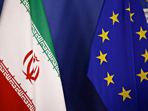 A number of foreign banks which used to write letters to Iran a few days ago saying it would be impossible for them to continue cooperation with Iran due to sanctions are now saying that they want to resume cooperation with Tehran in the face of US sanctions. (Shutterstock)