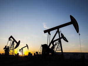 The two sides stressed cooperation in technology transfer and exchanging the know-how in the field, as well as the possibility of investment by Omani companies in the Islamic Republic’s upstream oil and gas sector. (Shutterstock)