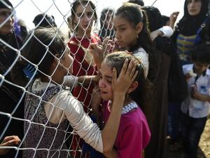 Newly displaced Iraqis who fled from the city of Mosul are reunited with their relatives who came two years ago fleeing Daesh to the refugee camp in the Khazer area, on October 26, 2016. (AFP/Bulent Kilic)