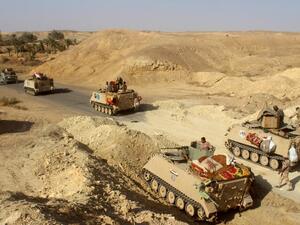 Iraqi government forces drive in the al-Bakr neighbourhood north of Hit in Iraq's Anbar province after they cleared the area of Daesh fighters on October 10, 2016. (AFP/Moadh al-Dulaimi)