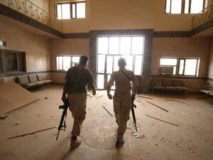Iraqi forces check a building in the Officers neighborhood of Fallujah as they try to clear the city of Daesh fighters still holed up in the city on June 19, 2016. (AFP/Haidar Mohammed Ali)