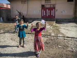 Children greet a convoy from the Iraqi Special Forces 2nd division in Mosul's Arbagiah neighbourhood on November 13, 2016, as they continued to battle Daeshi. (AFP/Odd Andersen)