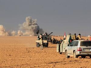 Smoke billows in the back as Shia fighters from the Hashed al-Shaabi (Popular Mobilization) paramilitary forces advance towards the Iraqi town Jamaat Hussein, west of Mosul, on December 11, 2016. (AFP/Ahmad al-Rubaye)
