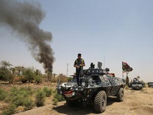 Members of the Iraqi security forces gather in Khalidiya, east of Ramadi, the capital of Anbar province, on August 1, 2016, during ongoing fighting against Daesh. (AFP/Ahmad al-Rubaye)