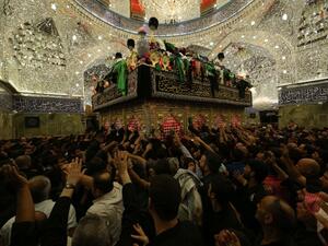 Iraqi Shias pray inside the Imam Abbas shrine in commemoration of the tenth day of the mourning period of Muharram, which marks the day of Ashura, in the holy city of Karbala on October 11, 2016. (AFP/Mohammed Sawaf)