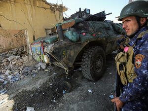 A member of the Iraqi forces stands next to an armored vehicle in Mosul, April 16 2017. (AFP/Ahmad al-Rubaye)