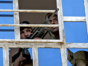 Iraqi soldiers guard a position in Mosul, May 9 2017. (AFP/Fadel Senna)
