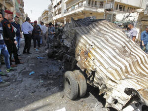  فرق الدفاع المدني انتشلت الجثث من تحت أنقاض المنزل