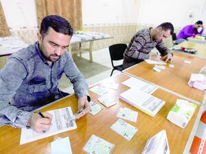 Iraqi electoral commission employees update voting registries for the May 2018 parliamentary elections. (AFP/ File Photo)