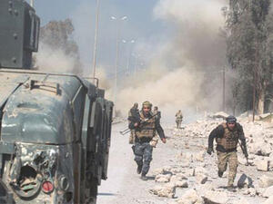 Smoke billows as Iraqi forces attack Mosul airport during an offensive to retake the western side of the city from Daesh extremists. (AFP)