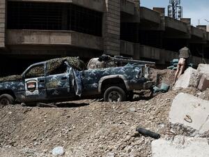 A mannequin is placed at an Iraqi federal police position on the frontline in western Mosul on April 29, 2017. (AFP/Christophe Simon)