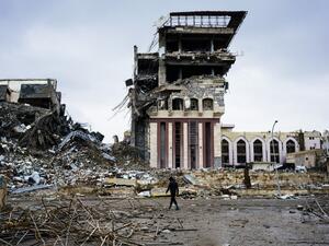 An Iraqi man walks outside Mosul's University on January 22, 2017, a week after Iraqi counter-terrorism service (CTS) retook it from Daesh. (AFP/Dimitar Dilkoff)