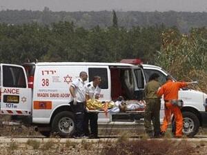 "اسرائيل" تنقل جرحى سوريين من على الحدود مع سوريا