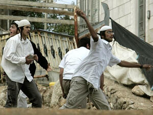 مواجهات وقعت الليلة الماضية مع مئات المستوطنين المتطرفين في مستوطنة (يتسهار) القريبة من مدينة نابلس