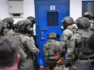 قوات الاحتلال تقتحم أحد السجون/ أرشيفية