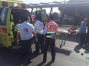 الشرطة الإسرائيلية اعتقلت المنفذ وهو من سكان نابلس (25عاما) ولا يحمل تصريح عمل