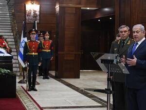 مراسم تسليم رفات الجندي بحضور رئيس هيئة الأركان العامة للجيش الروسي، فاليري غيراسيموف