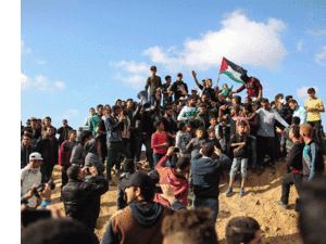 Palestinian protestors wave their national flag during a demonstration near the border with Israel. (AFP/ File Photo)