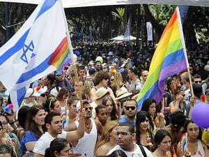 Tel Aviv LGBT pride parade 2012 (Wikimedia Commons)