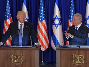 US President Donald Trump (L) and Israel's Prime Minister Benjamin Netanyahu deliver press statements before an official dinner in Jerusalem on May 22, 2017. (AFP/Mandel Ngan)