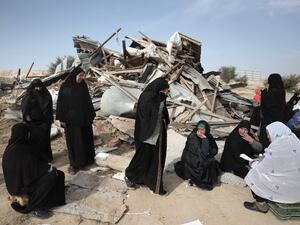 Bedouin women react to the destruction of houses on January 18, 2017 in the Bedouin village of Umm al-Hiran, near the southern city of Beersheba, in the Negev desert. (AFP/Menahem Kahana)