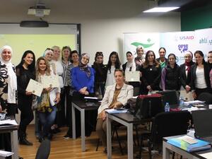 كانت الدورة قد جاءت كجزء من برنامج مبادرة "النشميات" التي تقدم خدمات استشارية وتدريبية مصممة لتطوير فرص تنمية المشاريع الصغرى والمتوسطة وضمان نجاحها واستمرارها.