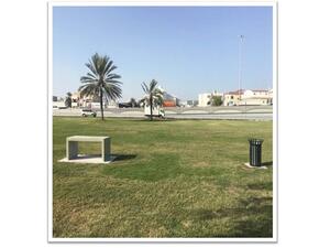 أوضحت البلدية أن مشروع وحدات الشواء يتضمن تركيب وتنفيذ 15 وحدة شواء في حديقة الدولفين.